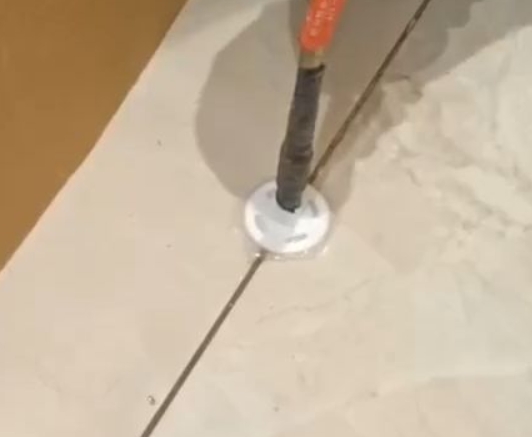 黄梅瓷砖空鼓维修公司专业解答瓷砖在铺贴过程中，如果没有涂抹均匀到位的粘结材料（如水泥砂浆或瓷砖胶），可能会导致以下问题